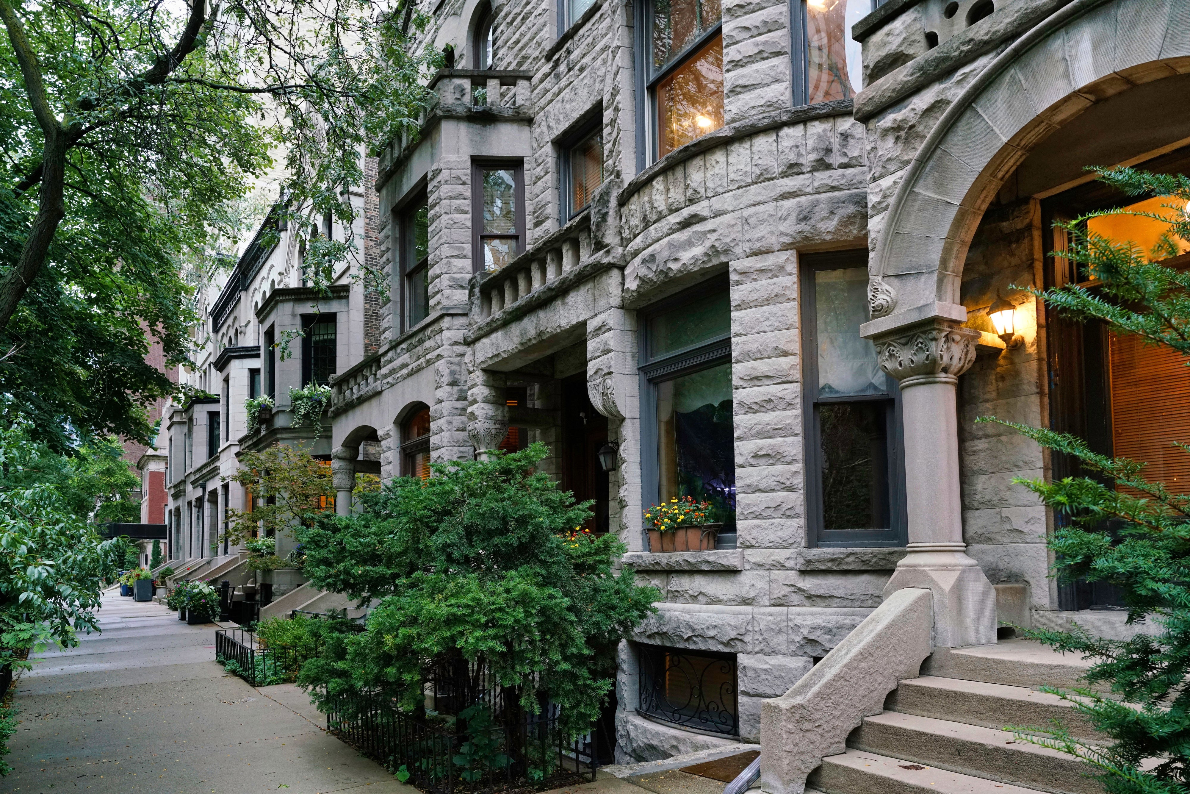 Chicago greystone residential buildings